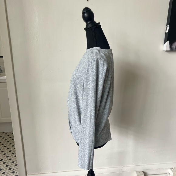 Old Navy Active Breath On Long Sleeve Gray Work Out Top - Picture 6 of 8